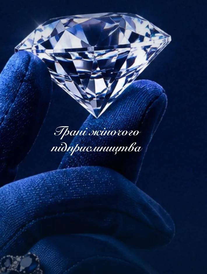 Diament w dłoni w granatowej aksamitnej rękawiczce